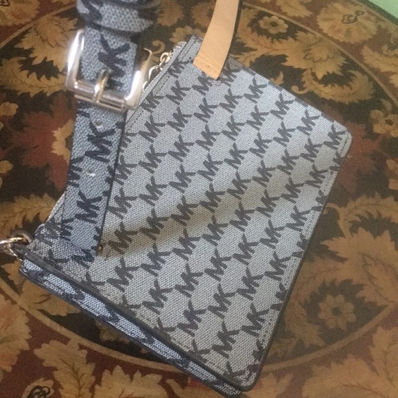 New! Michael Kors Signature Gray Logo Belt Purse With Silver Chain Pull - Picture 6 of 16